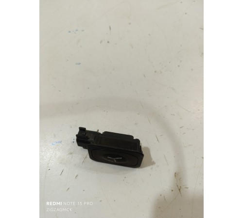 Кнопка открывания багажника