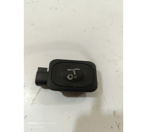 Кнопка открывания багажника