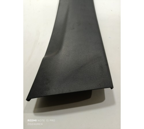 Обшивка центральной стойки правая верхняя