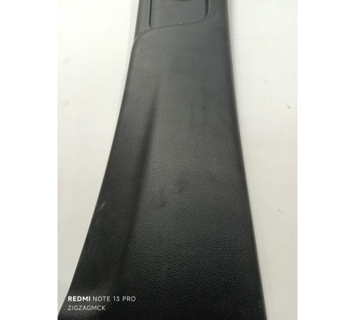 Обшивка центральной стойки правая верхняя