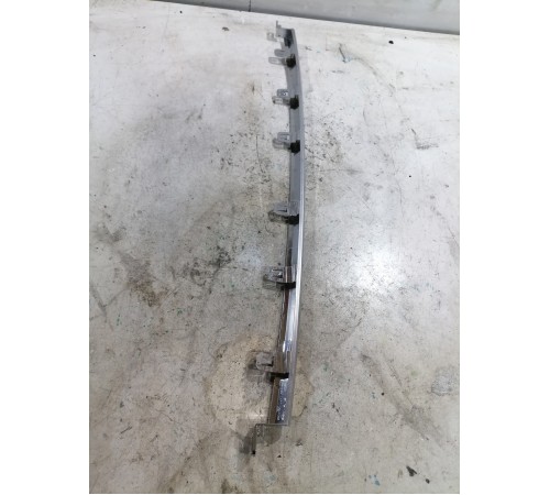 Накладка заднего бампера центральная