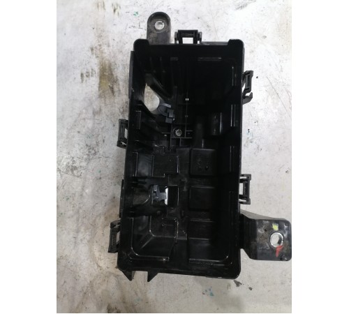 Крышка защитная подкапотного пространства