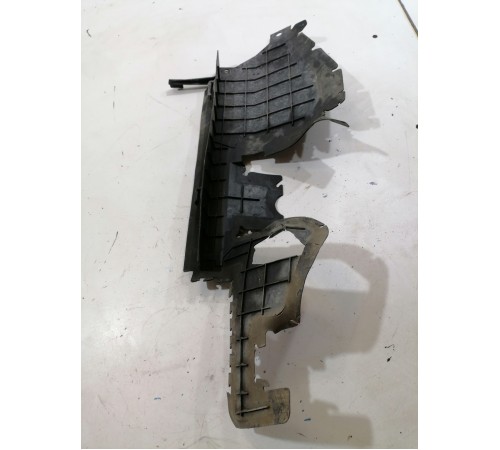 Накладка пыльник подкапотного пространства правый