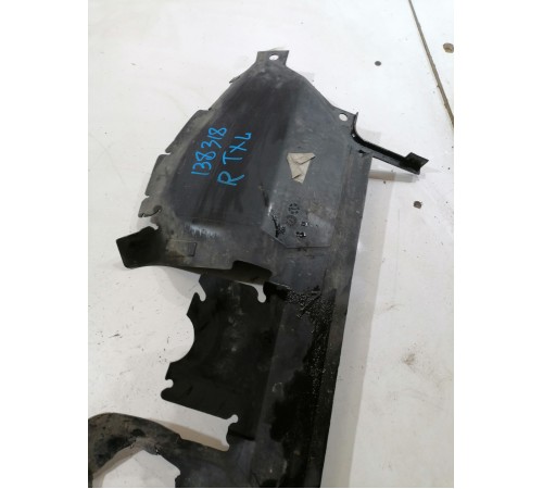 Накладка пыльник подкапотного пространства правый