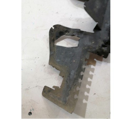 Накладка пыльник подкапотного пространства правый