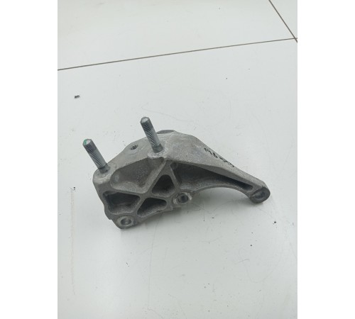 Опора двигателя левая