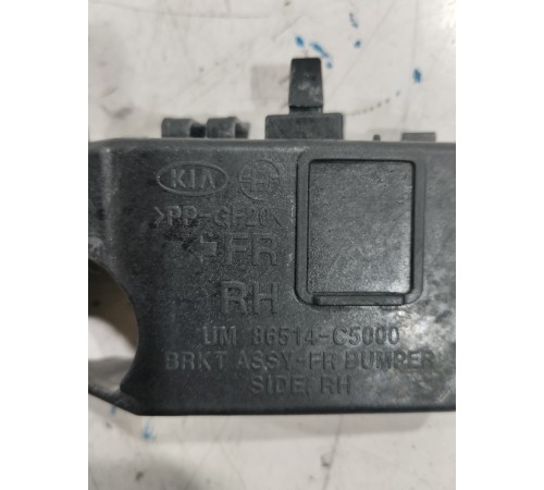 Кронштейн (крепление) бампера передний правый