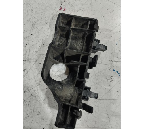 Кронштейн (крепление) бампера передний правый