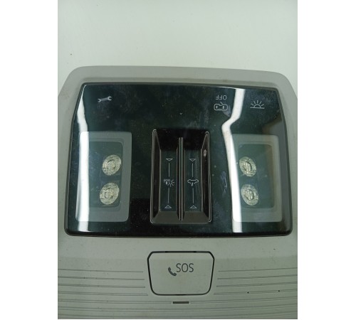 Плафон внутреннего освещения салона передний