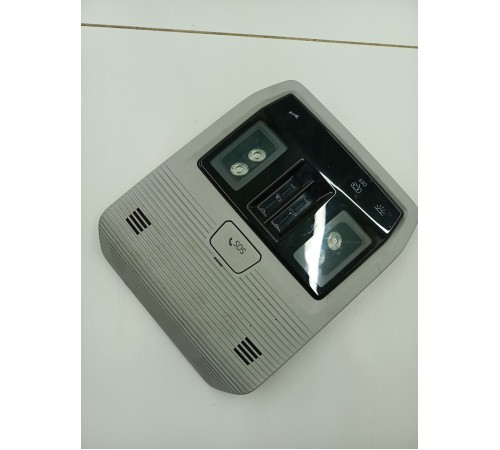 Плафон внутреннего освещения салона передний