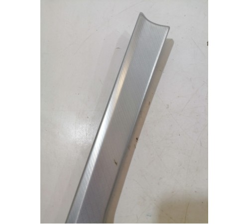 Накладка обшивки двери передняя правая