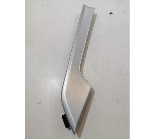 Накладка обшивки двери передняя правая