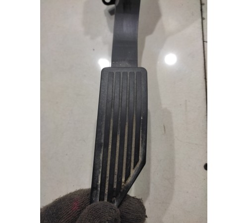 Педаль акселератора (газа)