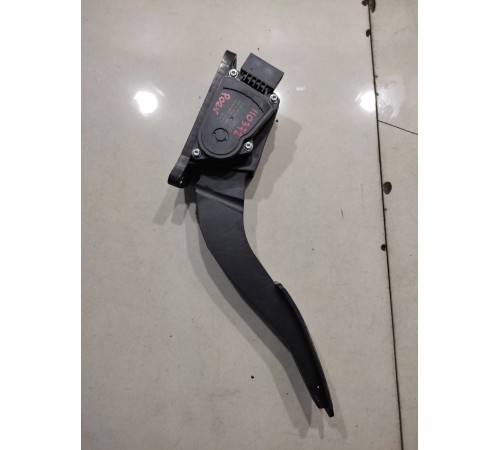 Педаль акселератора (газа)