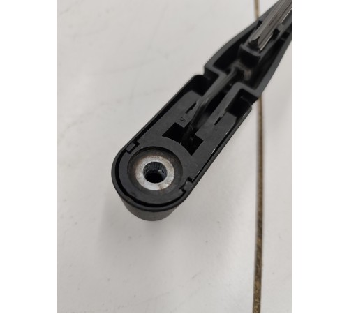 Поводок крышки багажника