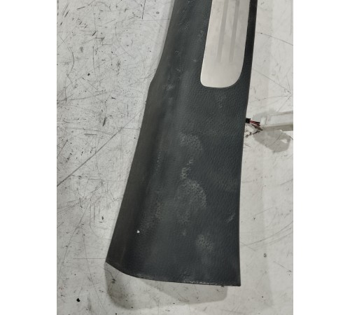 Накладка порога (передняя правая)