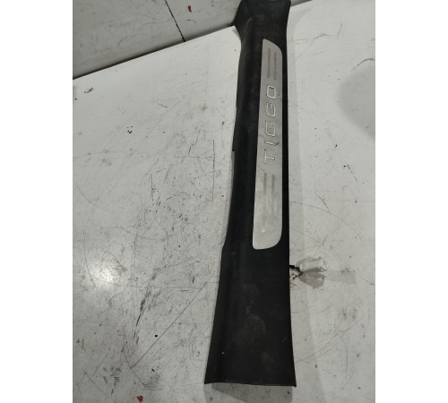 Накладка порога (передняя правая)