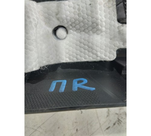 Накладка порога (передняя правая)