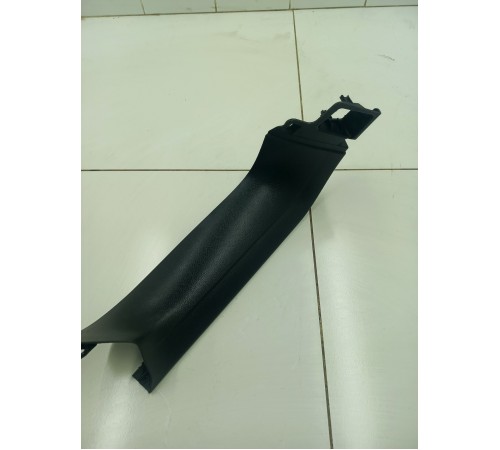 Обшивка крышки багажника правая