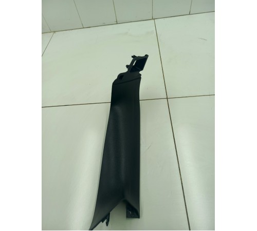 Обшивка крышки багажника правая