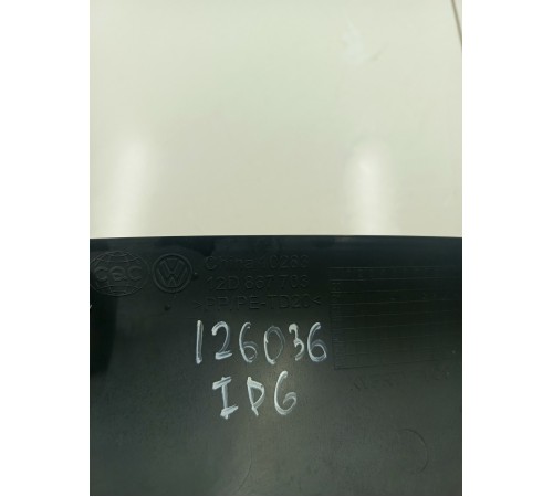 Обшивка крышки багажника правая