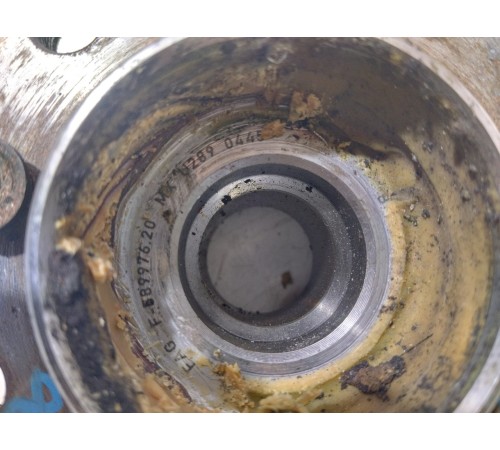 Ступица передняя левая