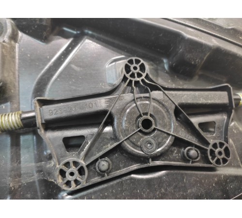 Стеклоподъемник двери(передний правый)