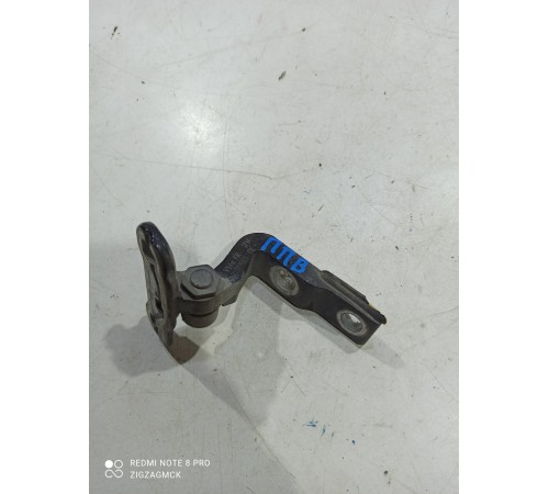 Петля двери (передняя, правая, верхняя)