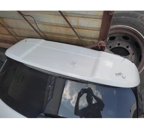 Спойлер крышки багажника