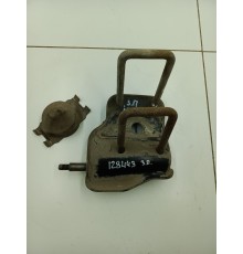 Комплект скоб крепления рессоры задний правый