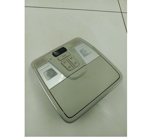 Плафон внутреннего освещения салона передний