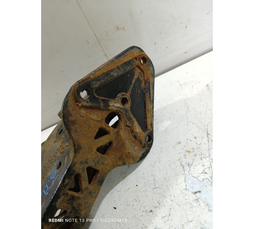 Кронштейн подвески задний правый