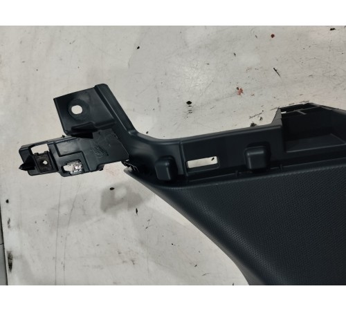 Обшивка задней стойки (левая)