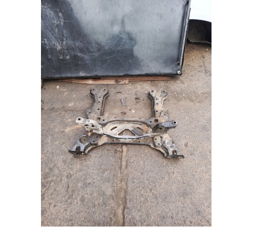 Подрамник задний