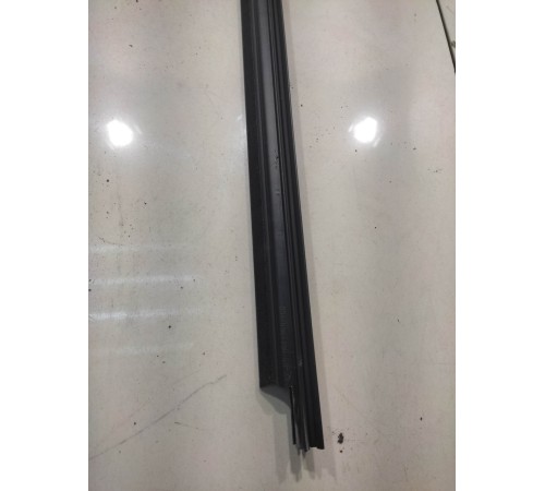 Уплотнитель стекла (задний, правый)