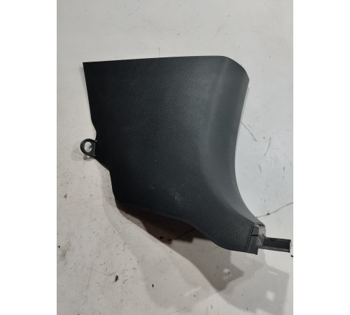 Накладка стойки (передняя левая)