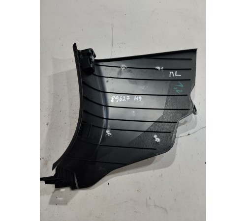 Накладка стойки (передняя левая)