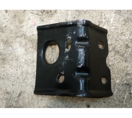 Кронштейн радиатора нижний правый