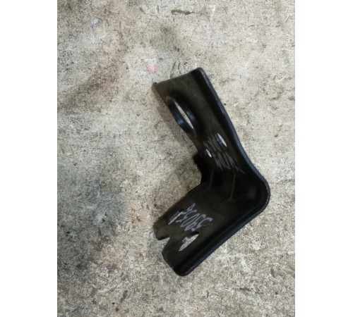 Кронштейн радиатора нижний правый