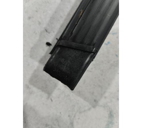 Уплотнитель стекла задний левый