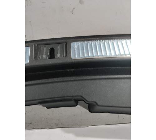 Накладка задней панели багажника внутренняя