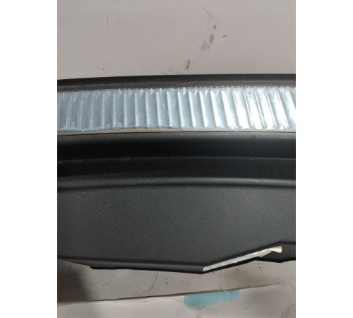 Накладка задней панели багажника внутренняя