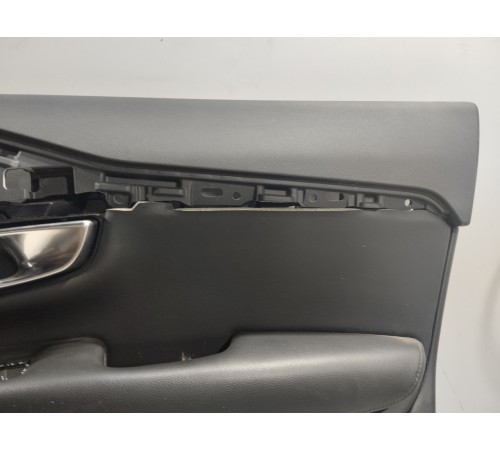 Обшивка двери(передняя правая)