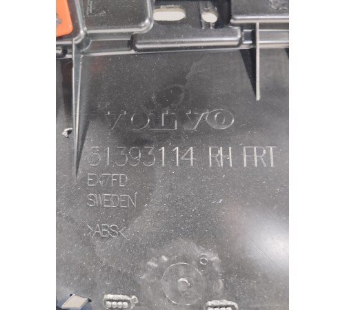 Обшивка двери(передняя правая)