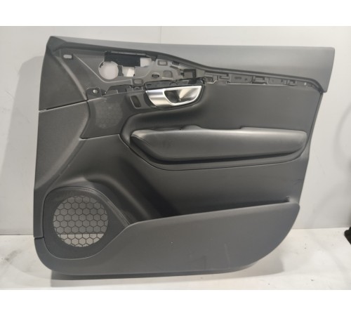 Обшивка двери(передняя правая)