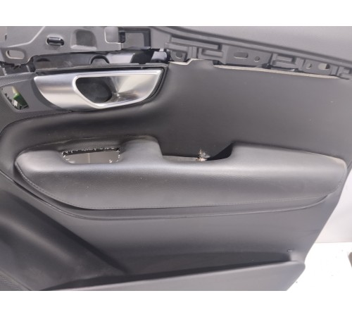 Обшивка двери(передняя правая)