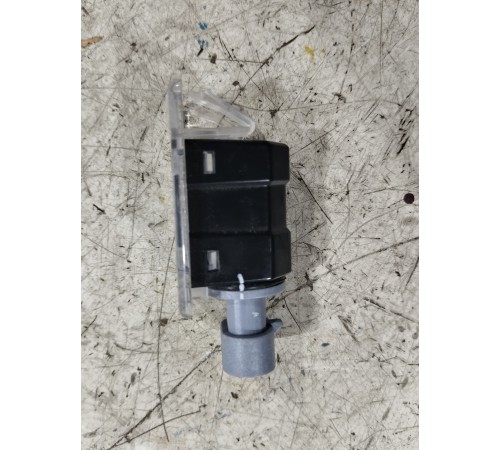 Плафон внутреннего освещения салона 