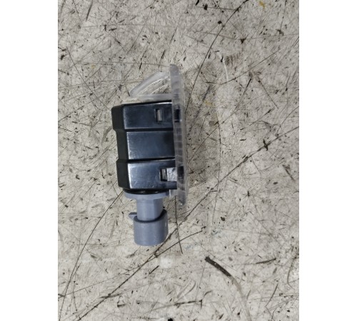 Плафон внутреннего освещения салона 