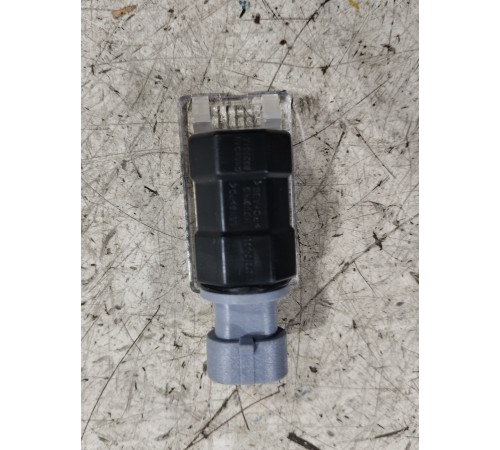 Плафон внутреннего освещения салона 