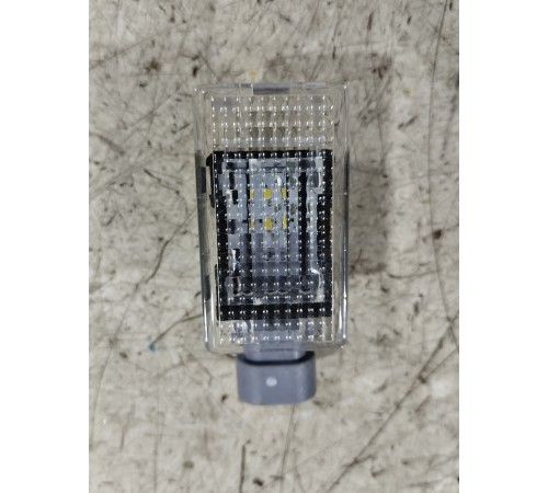 Плафон внутреннего освещения салона 